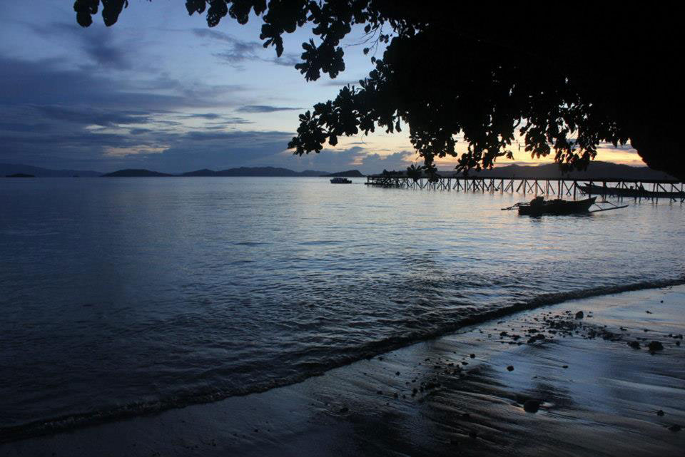 Waisai: Sunset behind the jetty at our Raja Ampat dive resort